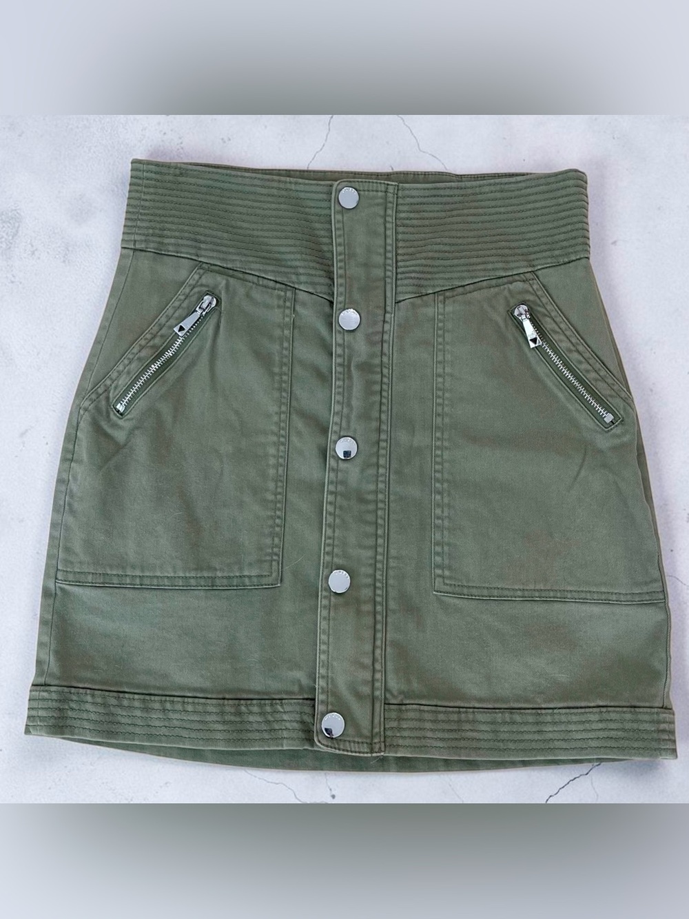 GUESS Olive Green Moto Mini Skirt M Military Gorpcore Alt Girl Grunge Indie Y2K